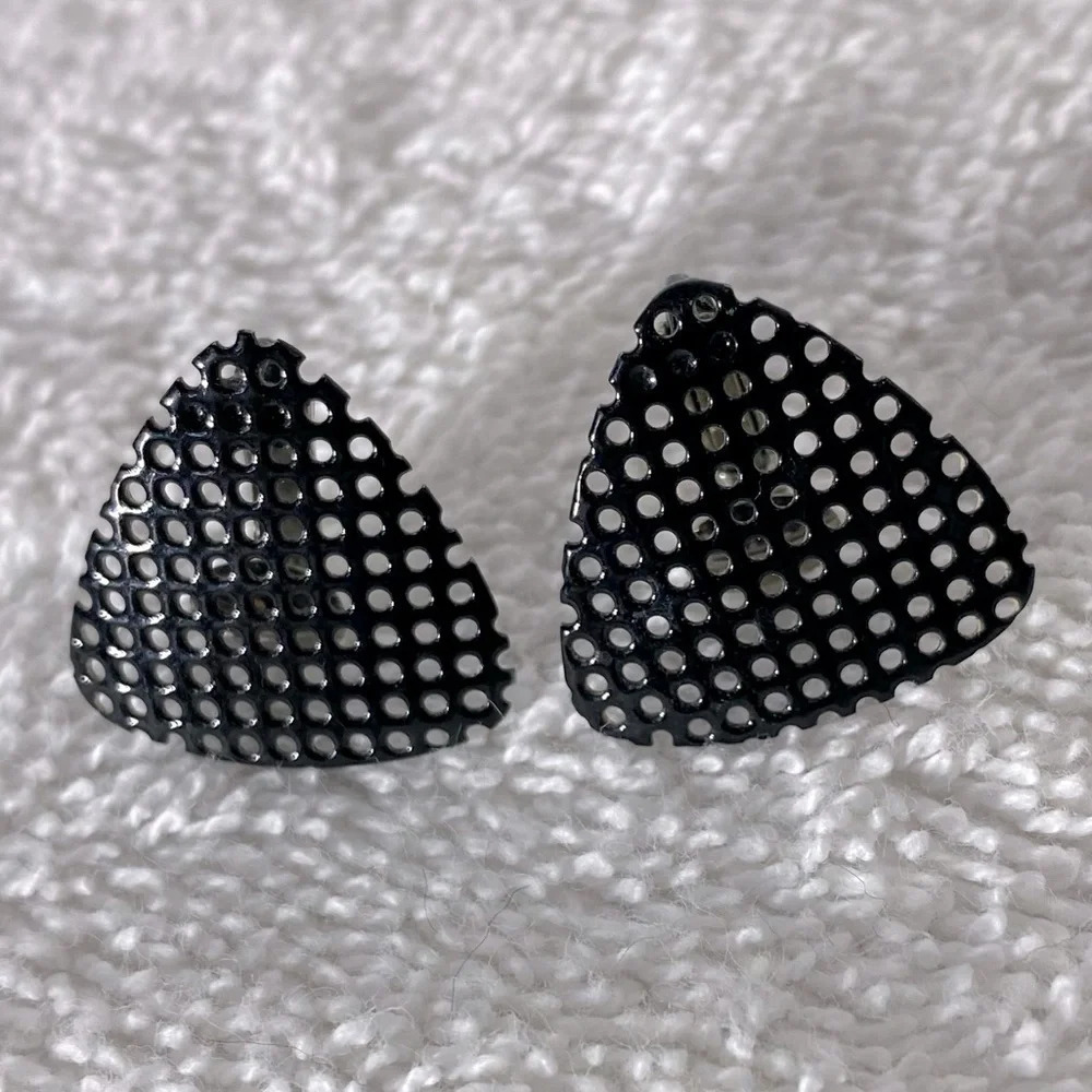 Vintage Black Coated Metal Mesh Triangle Clip On Earrings